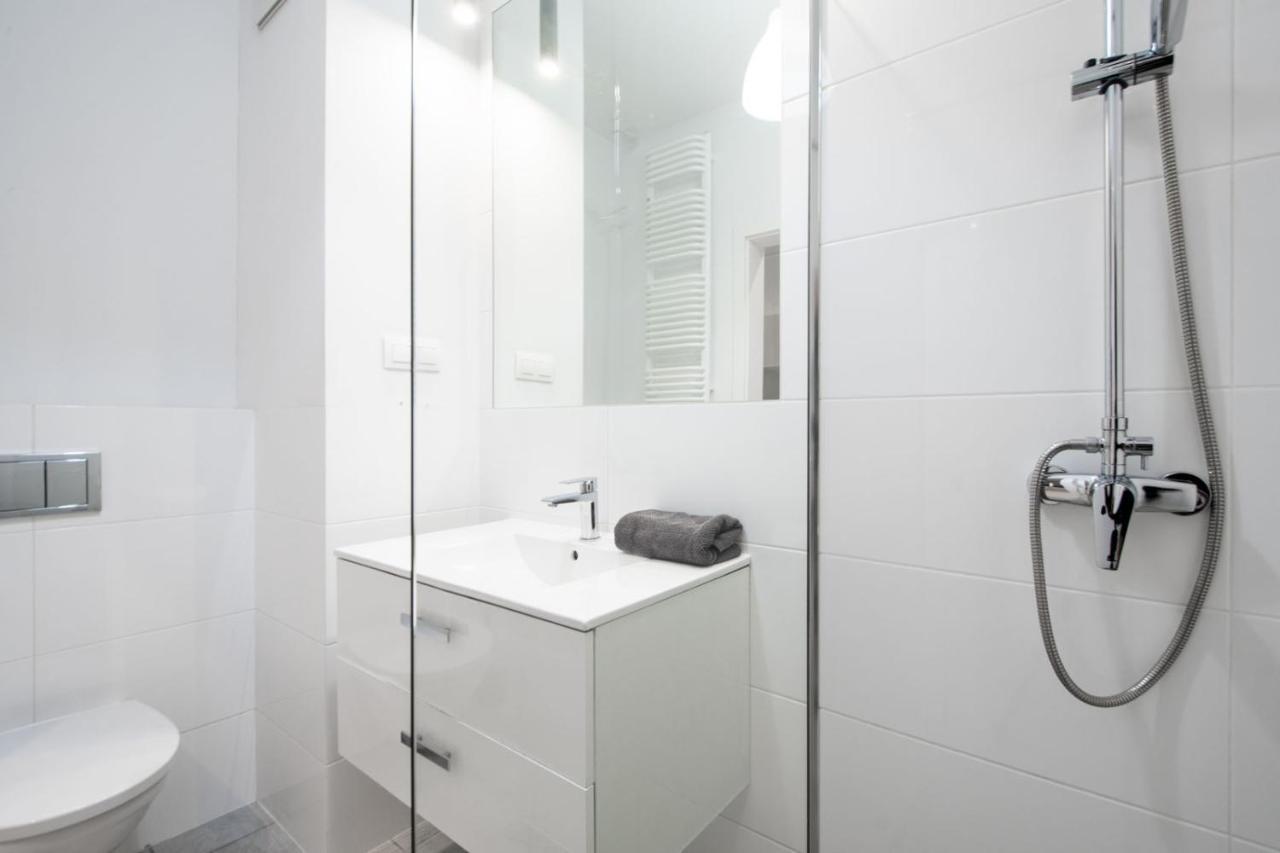 Warsaw Night Apartments Menica Residence מראה חיצוני תמונה